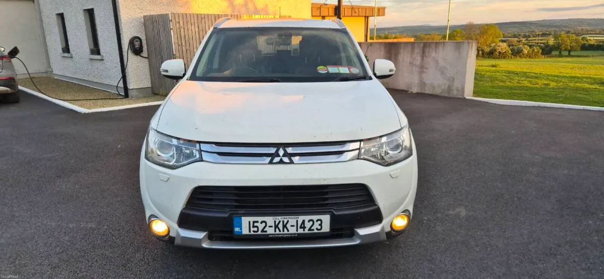 Mitsubishi Outlander 2015 (7 Seater) - Image 2