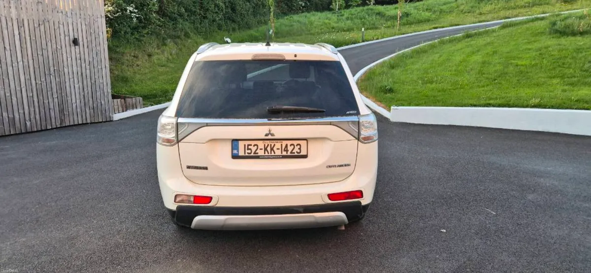 Mitsubishi Outlander 2015 (7 Seater) - Image 4