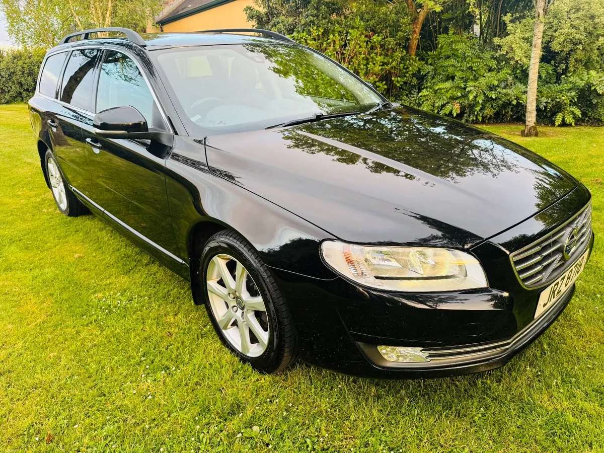 VOLVO V70 D3 SE LUX - STUNNING LOW VRT  NI  CAR - Image 3