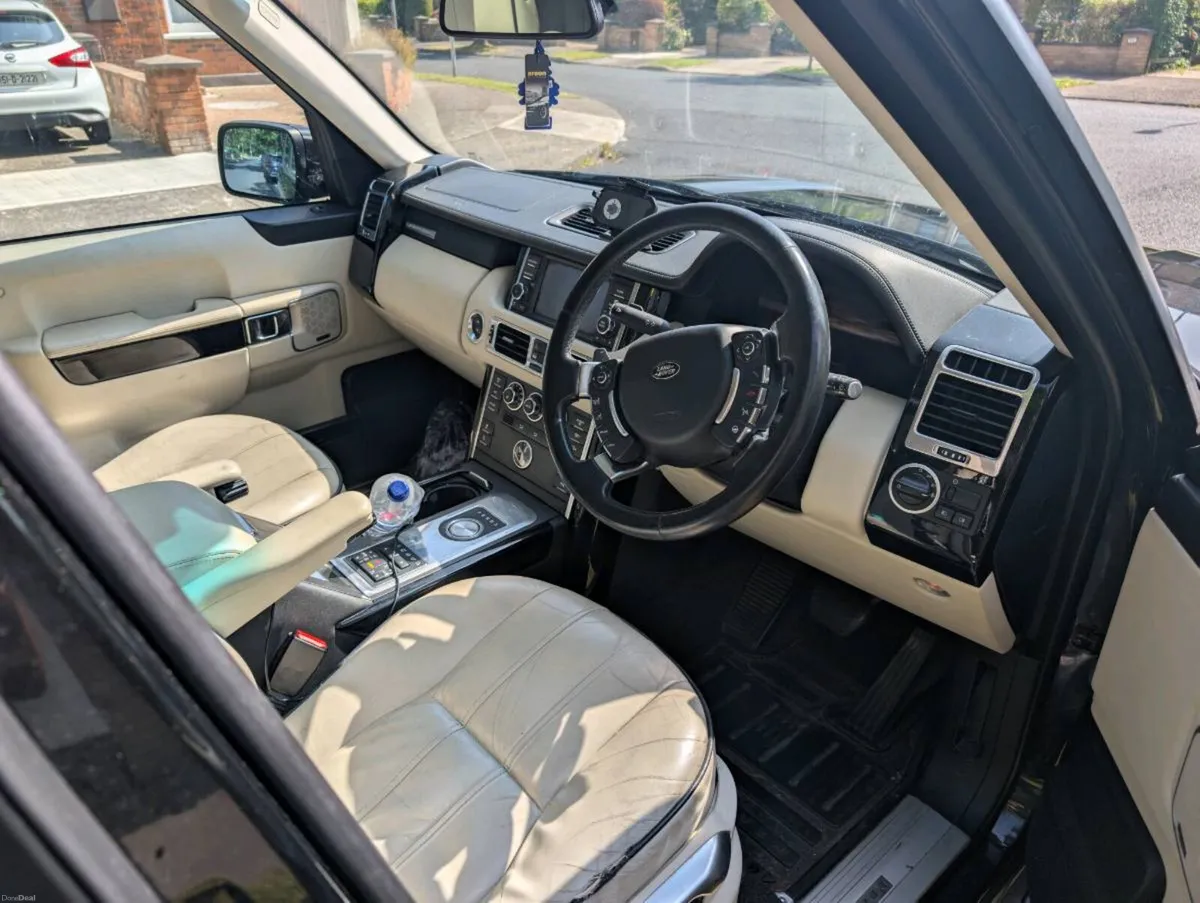 Range Rover Vogue CrewCab - Image 3