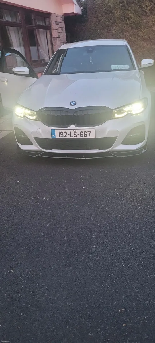 BMW 330E 2019 - Image 1