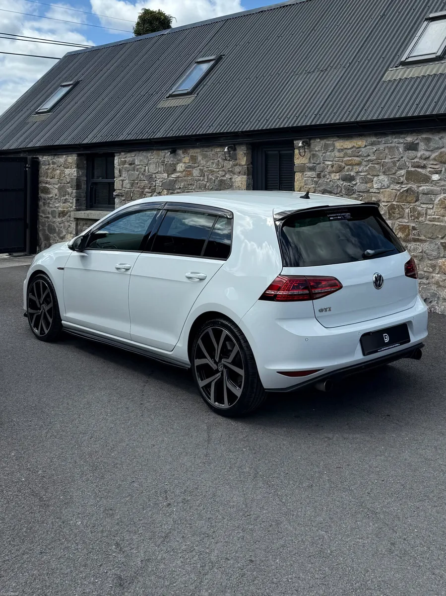 2015 VOLKSWAGEN GOLF 2.0 TSI GTI AUTO 220 BHP - Image 4
