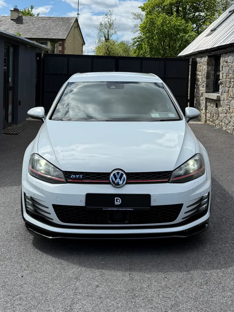 2015 VOLKSWAGEN GOLF 2.0 TSI GTI AUTO 220 BHP - Image 2