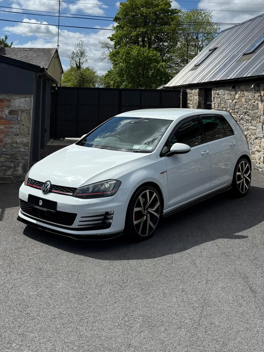 2015 VOLKSWAGEN GOLF 2.0 TSI GTI AUTO 220 BHP - Image 3