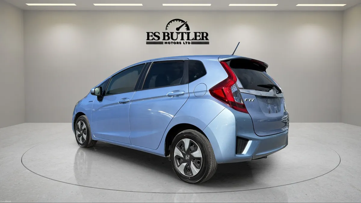2017 Honda Fit 1.5L PETROL HYBRID AUTO LOW KMS - Image 3