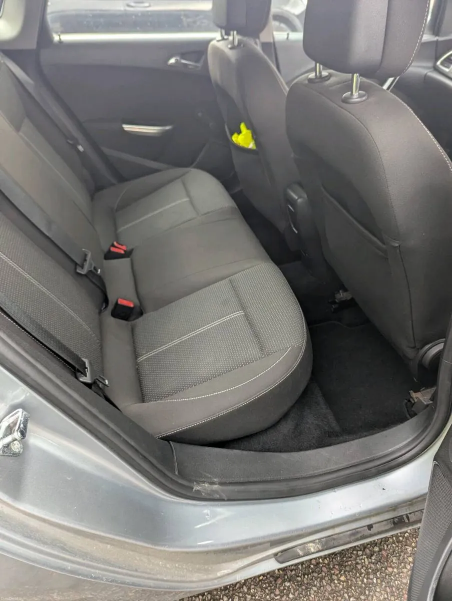 Vauxhall Astra 2010 - Image 4