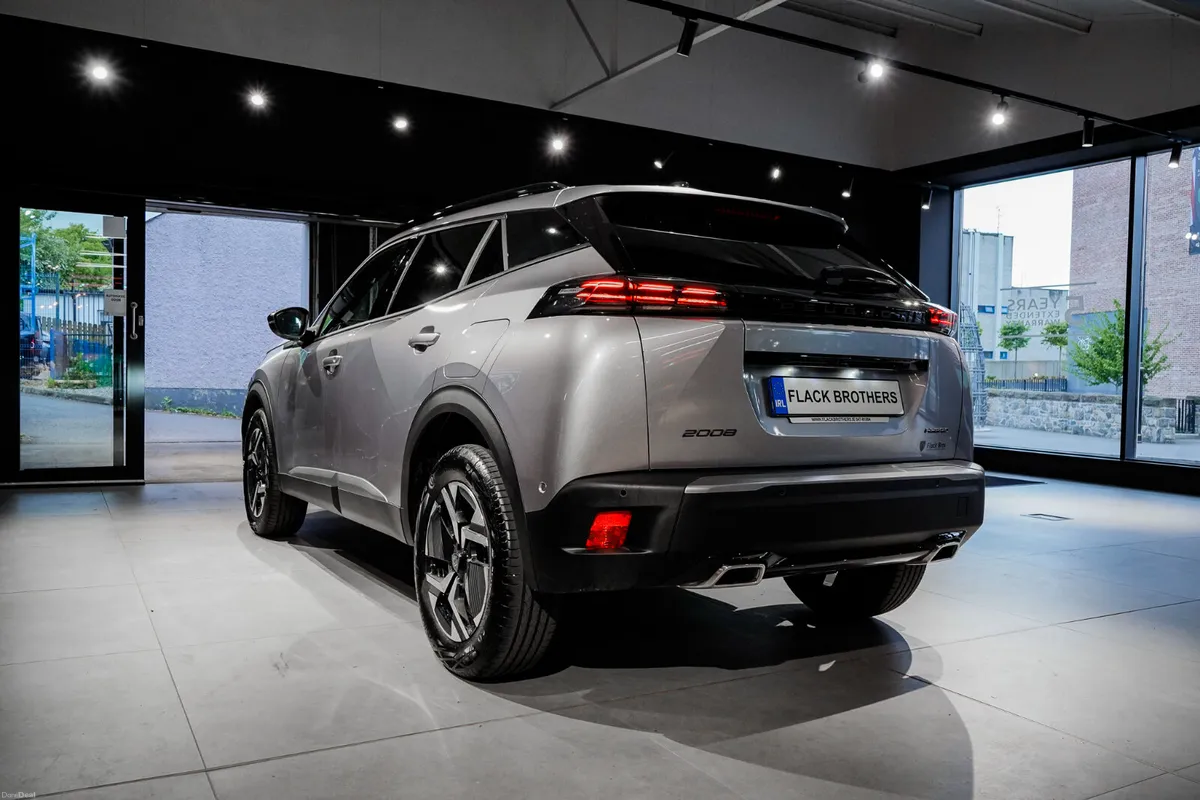 2026 Peugeot E-2008 Allure 1.2 MHEV PureTech - Image 3