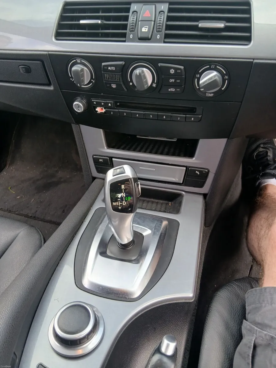 BMW 5-Series 2008 - Image 2