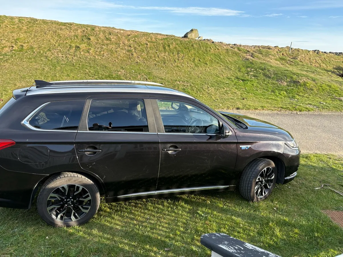 Mitsubishi out lander - Image 2