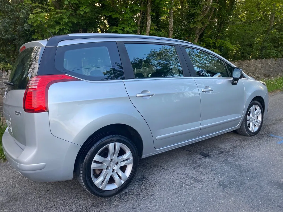 PEUGEOT 5008 LUXURY SMALL KMS BEAUTIFUL EXAMPLE - Image 3