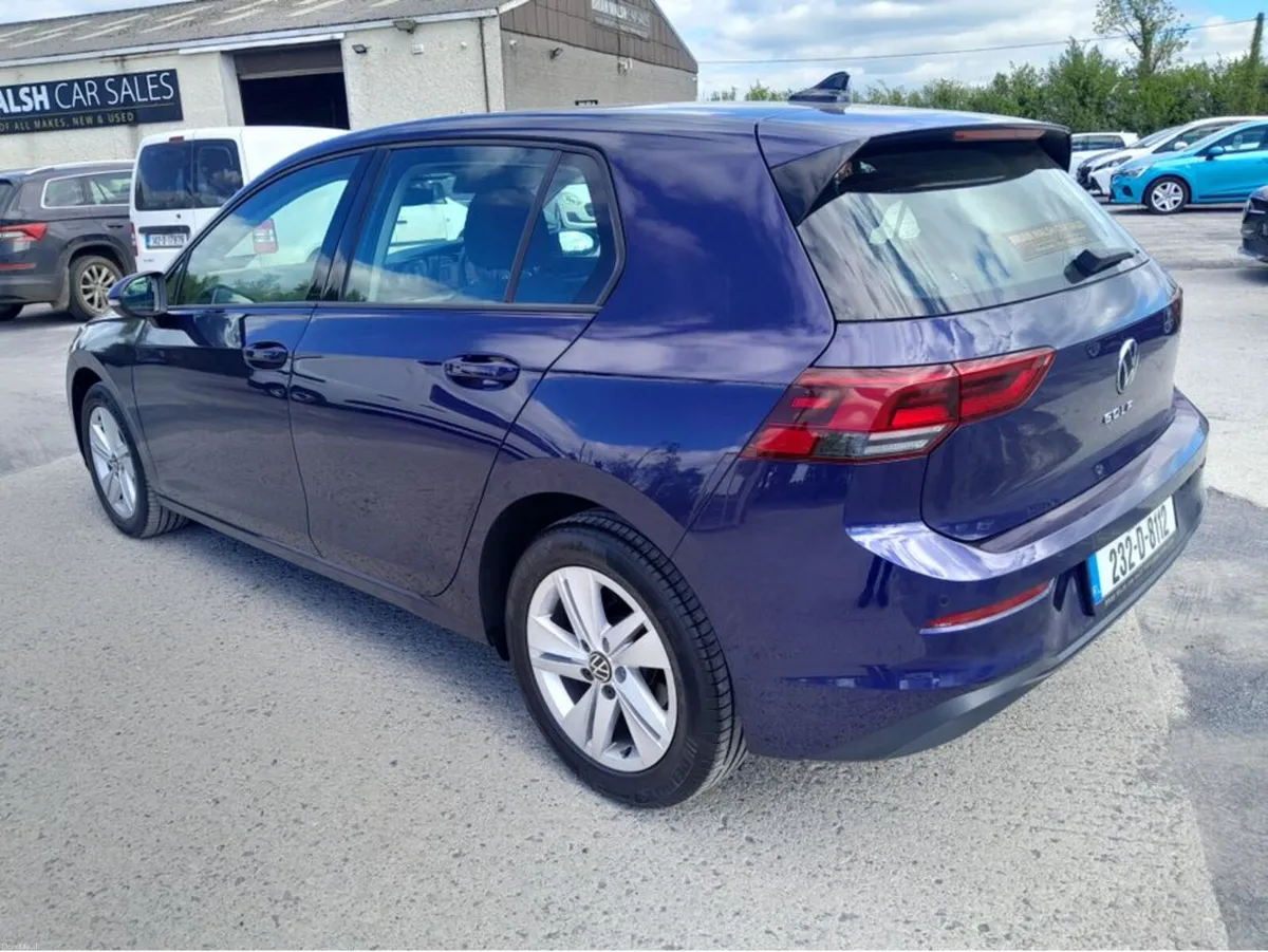 Volkswagen Golf LIFE 2.0 TDI 115HP 5DR - Image 4