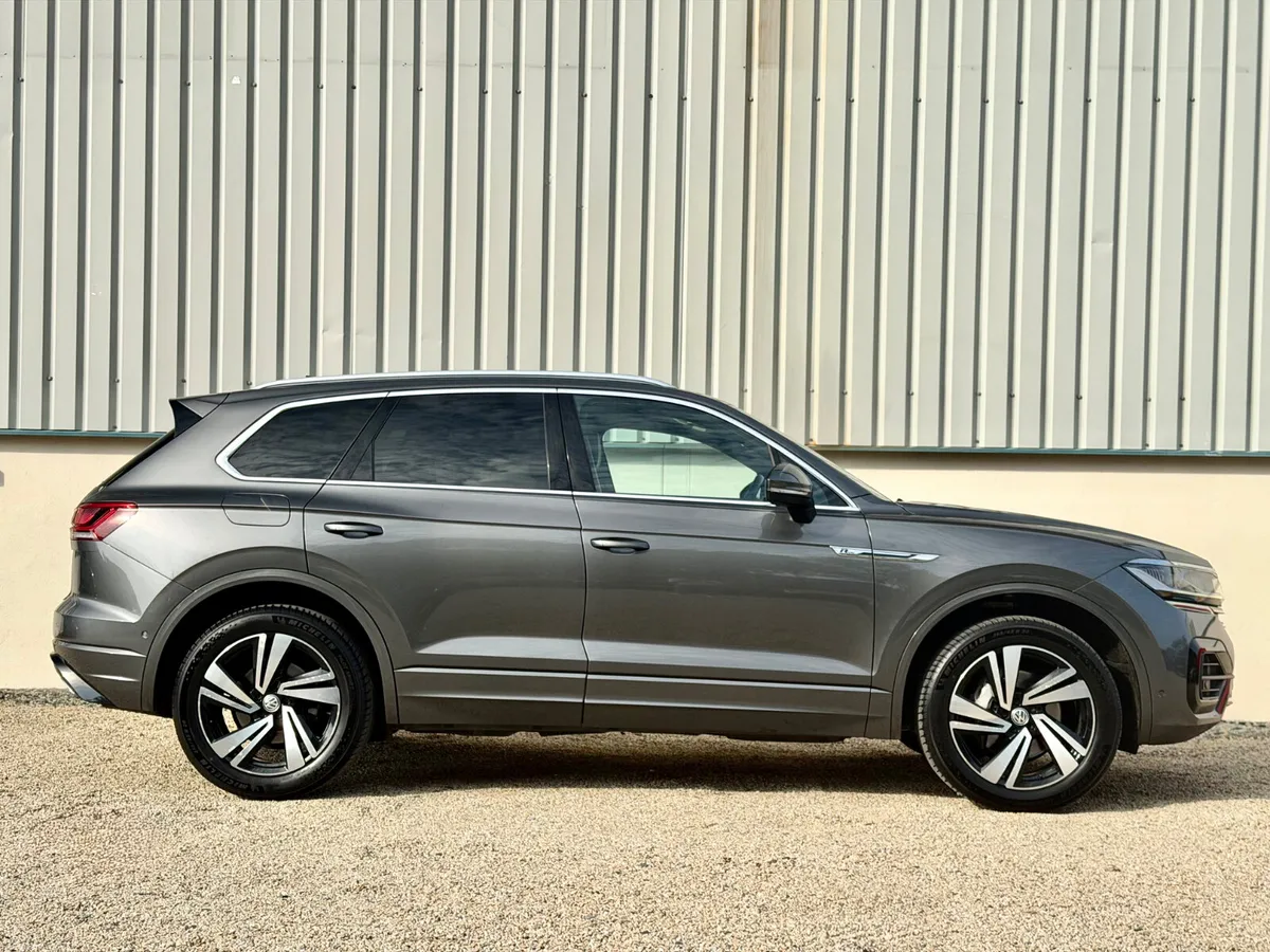 Volkswagen Touareg R Line 3.0 TDI V6 2 Seats - Image 3