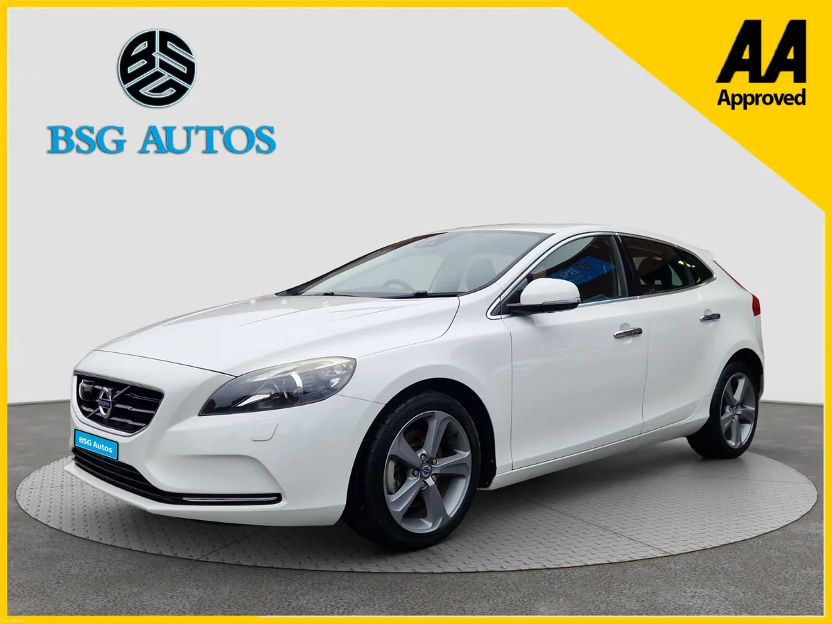2015 VOLVO V40 1.6 PETROL AUTOMATIC - Image 4