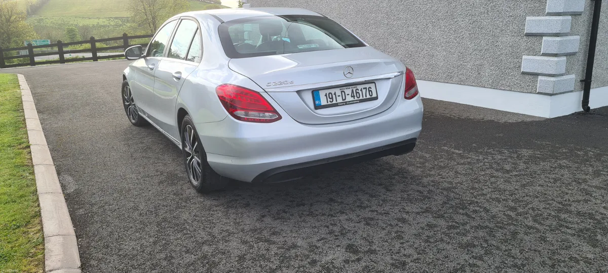 Mercedes-Benz C-Class 2019 - Image 3