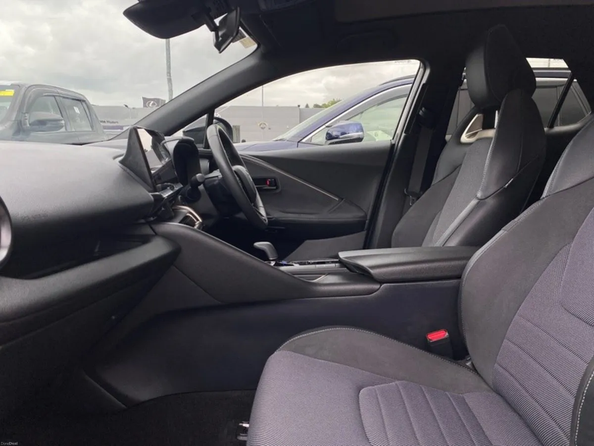 Toyota C-HR HYBRID SOL - Image 6