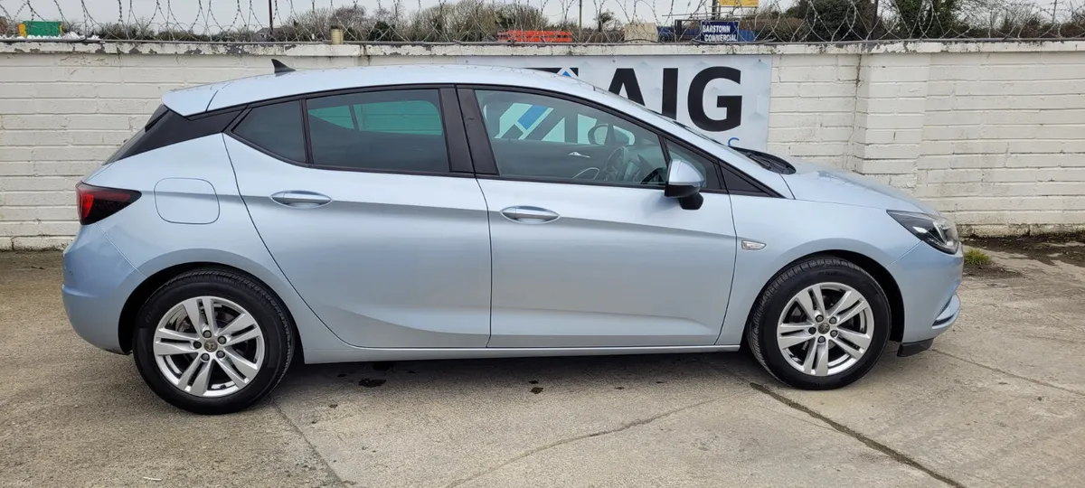 Opel Astra 2018 - Image 3