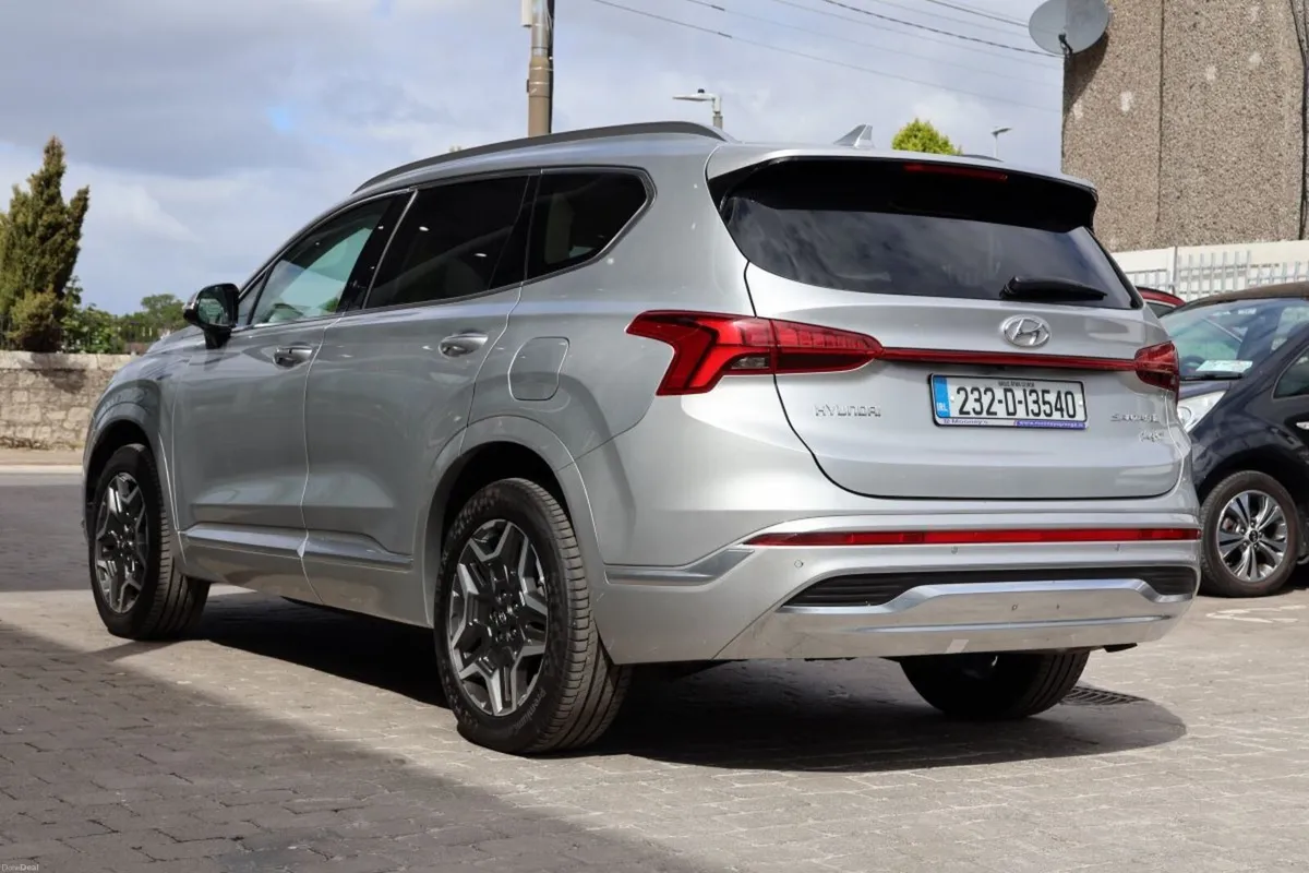Hyundai Santa Fe 1.6 PHEV 4WD Executive Plus Auto - Image 3