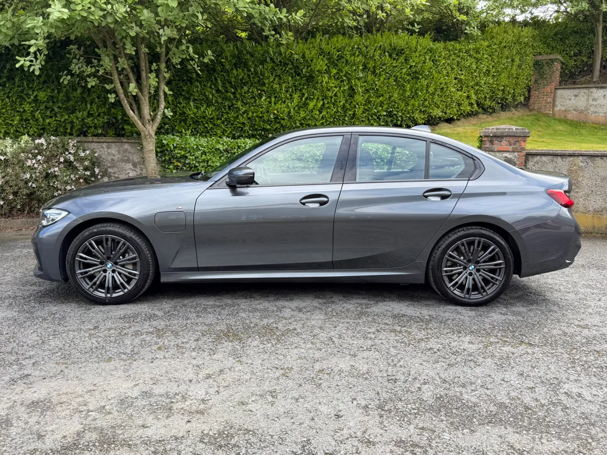 2020 BMW 330e M Sport Full BMW Service History - Image 2
