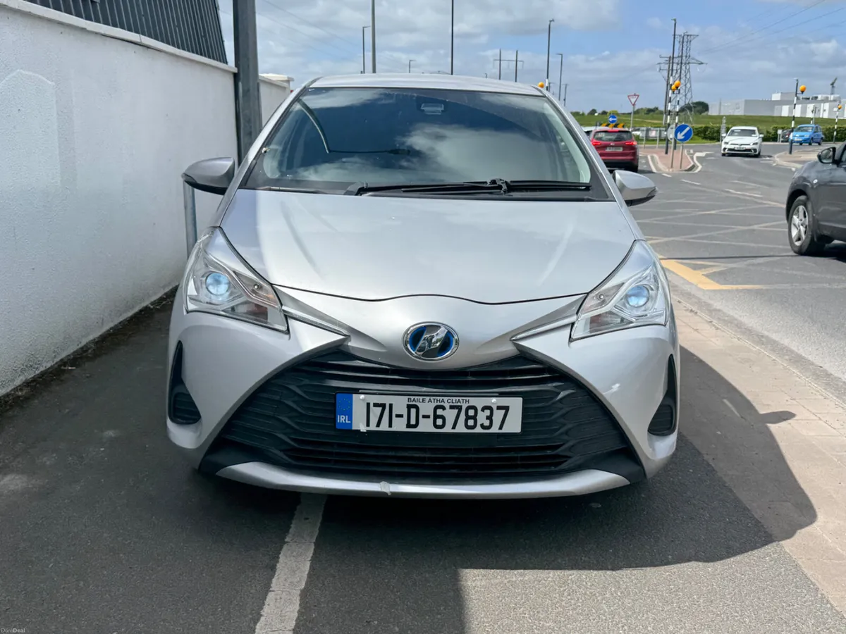 Toyota Vitz 2017 - Image 2