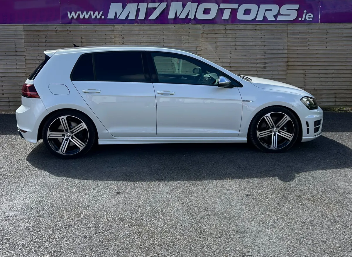 2016 VW Golf R - Image 2