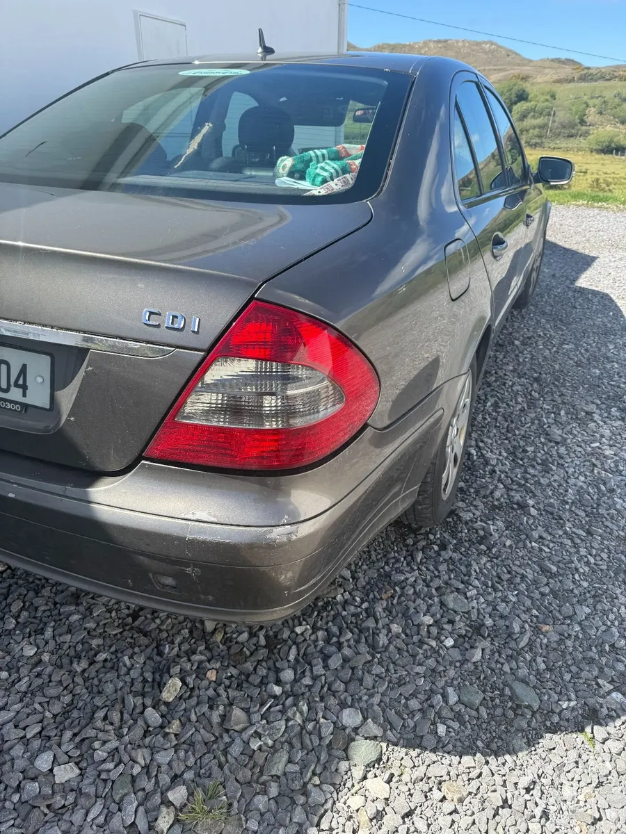 Mercedes-Benz E-Class 2007 - Image 4