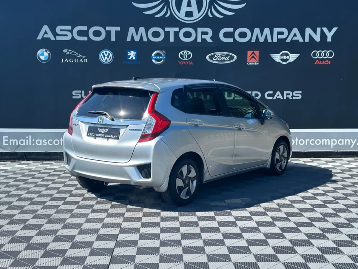 Honda Fit Hybrid - Image 6