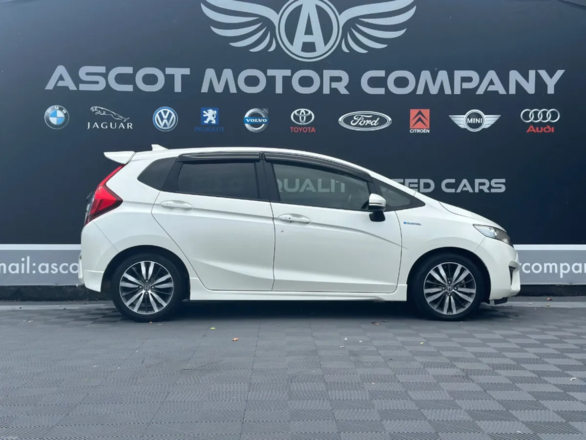 Honda Fit Hybrid - Image 2