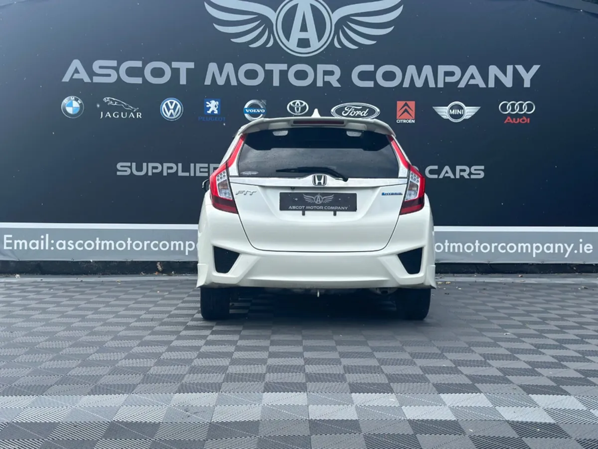 Honda Fit Hybrid - Image 4