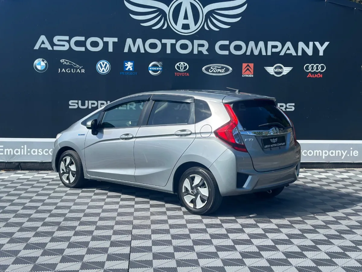 Honda Fit Hybrid - Image 6