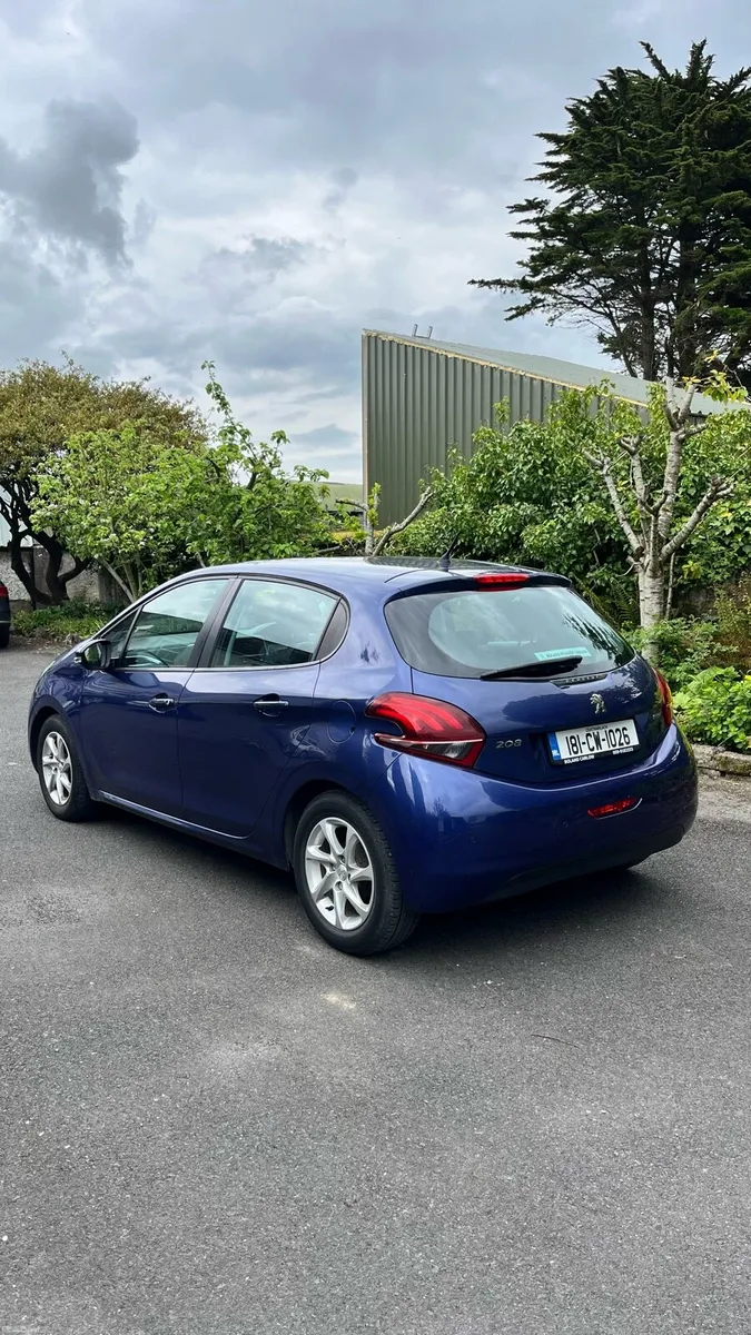 Peugeot 208 2018 1.2 petrol 143,000km - Image 4