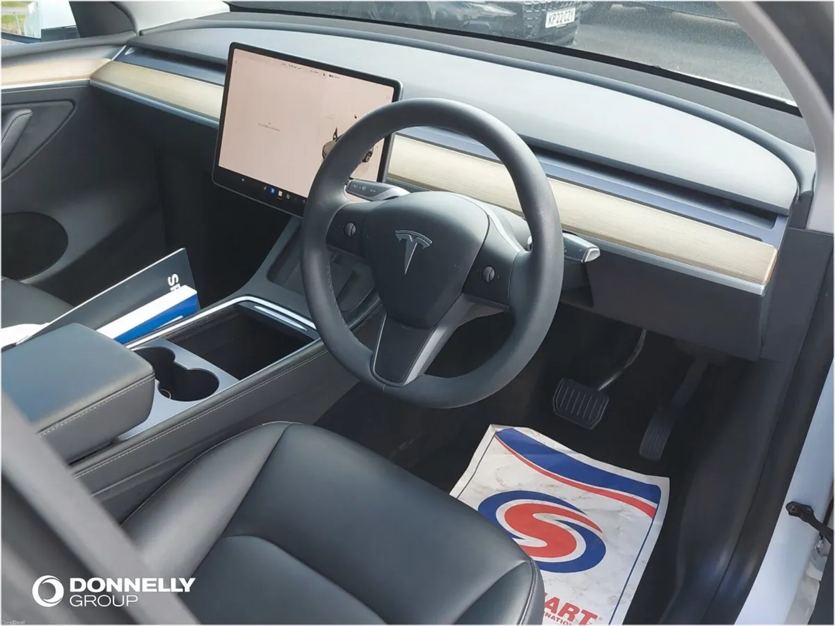 Tesla Model Y Hatchback Long Range - Image 4