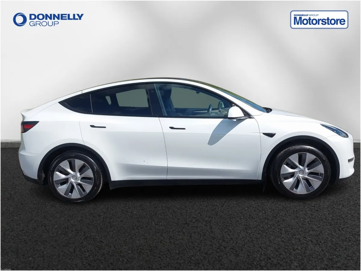 Tesla Model Y Hatchback Long Range - Image 3