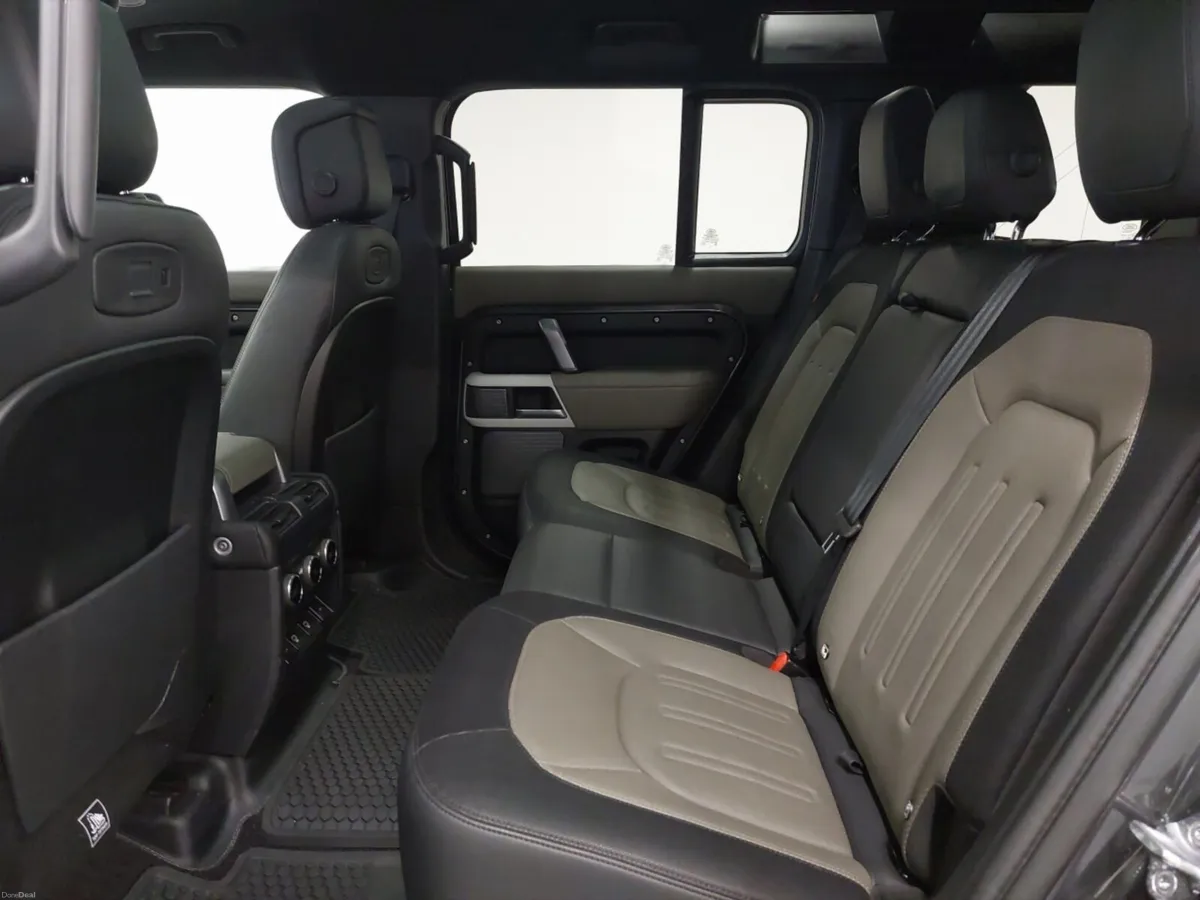 Land Rover Defender Estate X-Dynamic HSE - Image 4