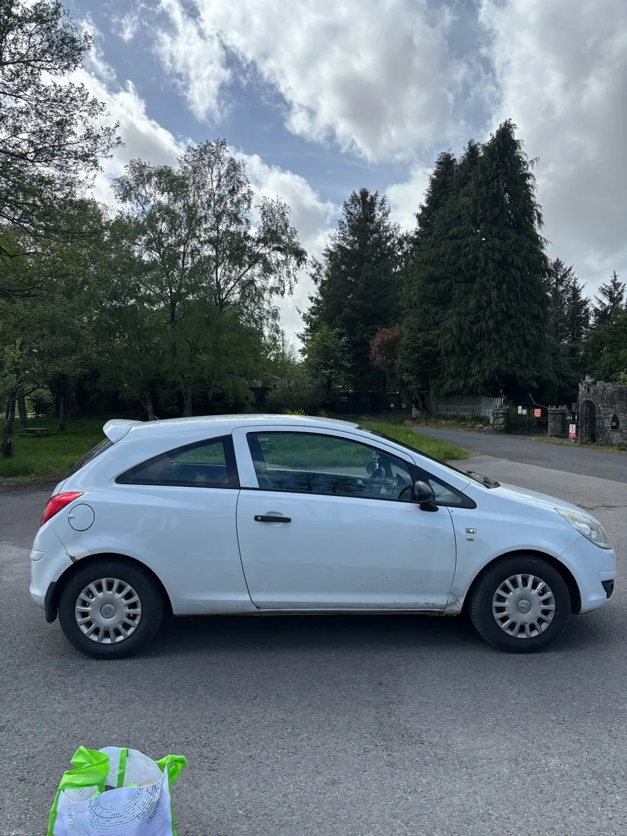Vauxhall Corsa 2010 - Image 3