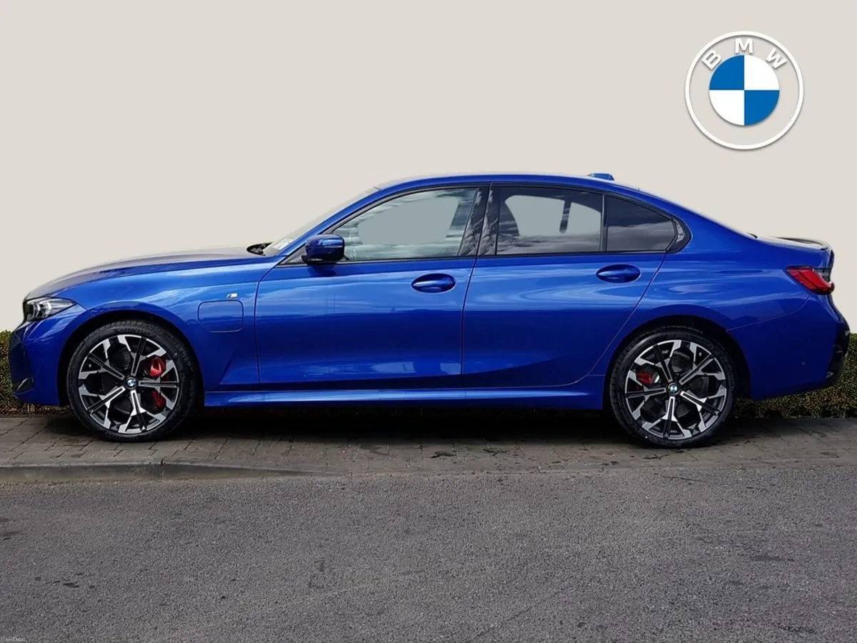 BMW 3-Series 330e M Sport Pro - Image 4