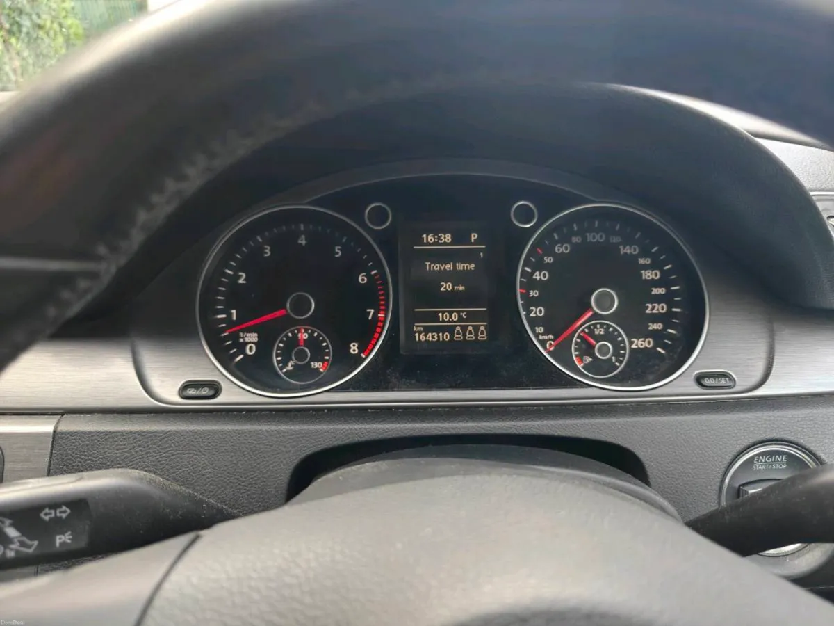 Volkswagen Passat - Image 4