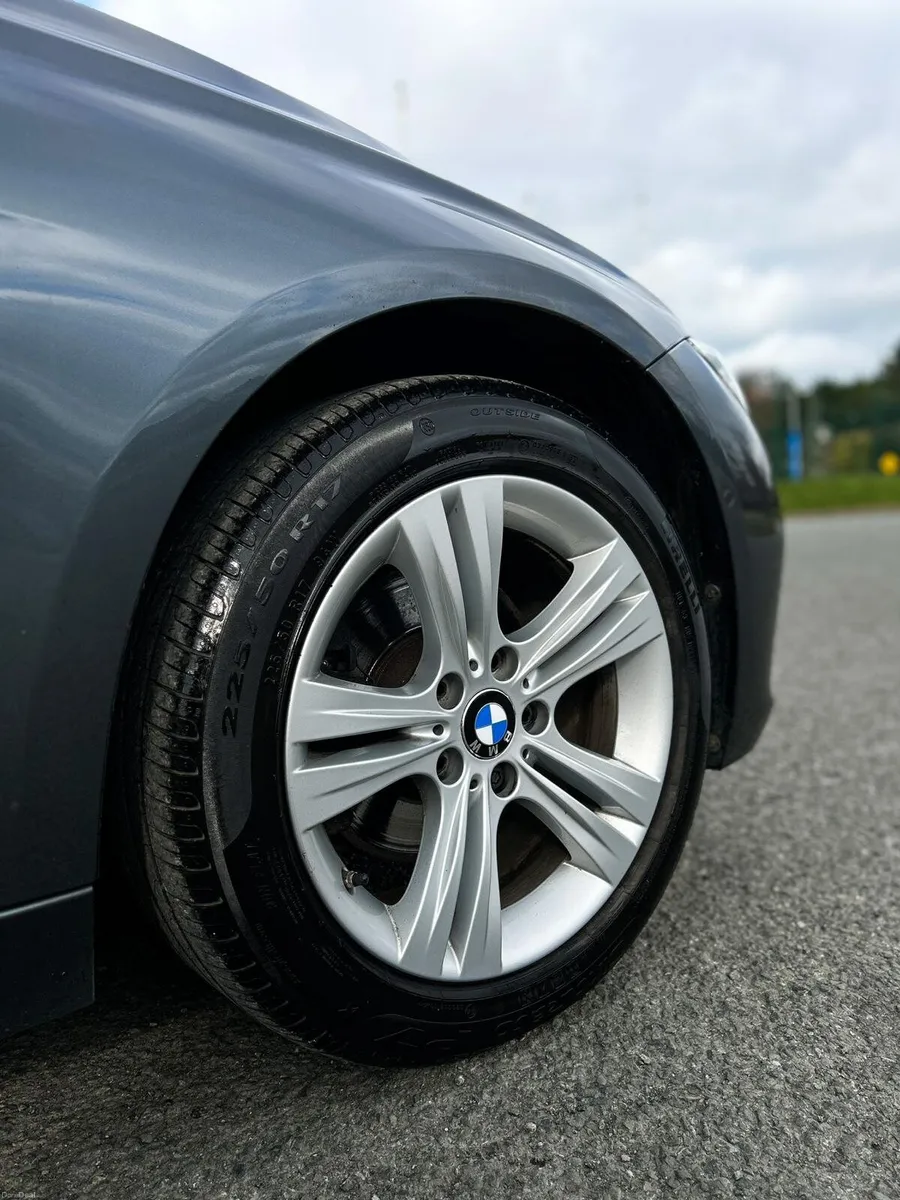 BMW 330e - Image 2