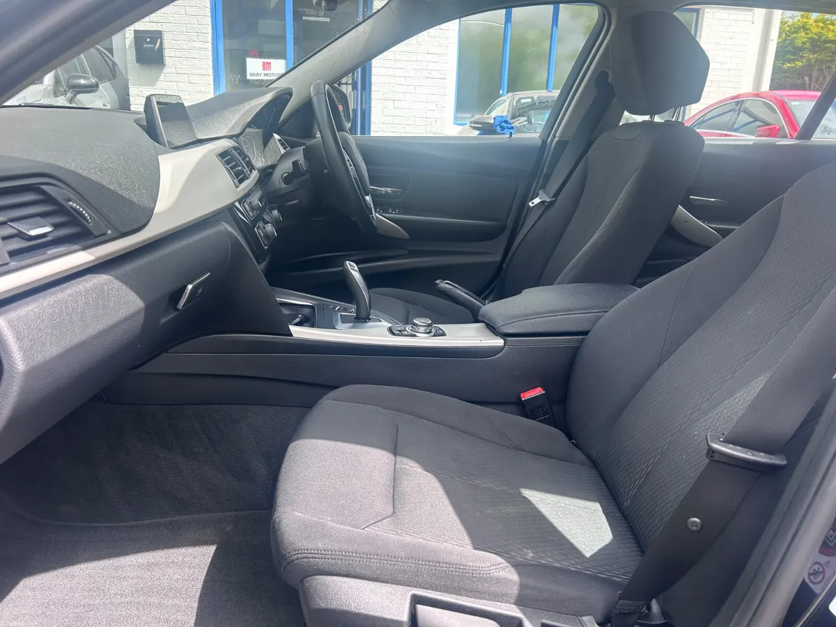 2017 BMW 318i PETROL AUTO ESTATE SE - Image 4