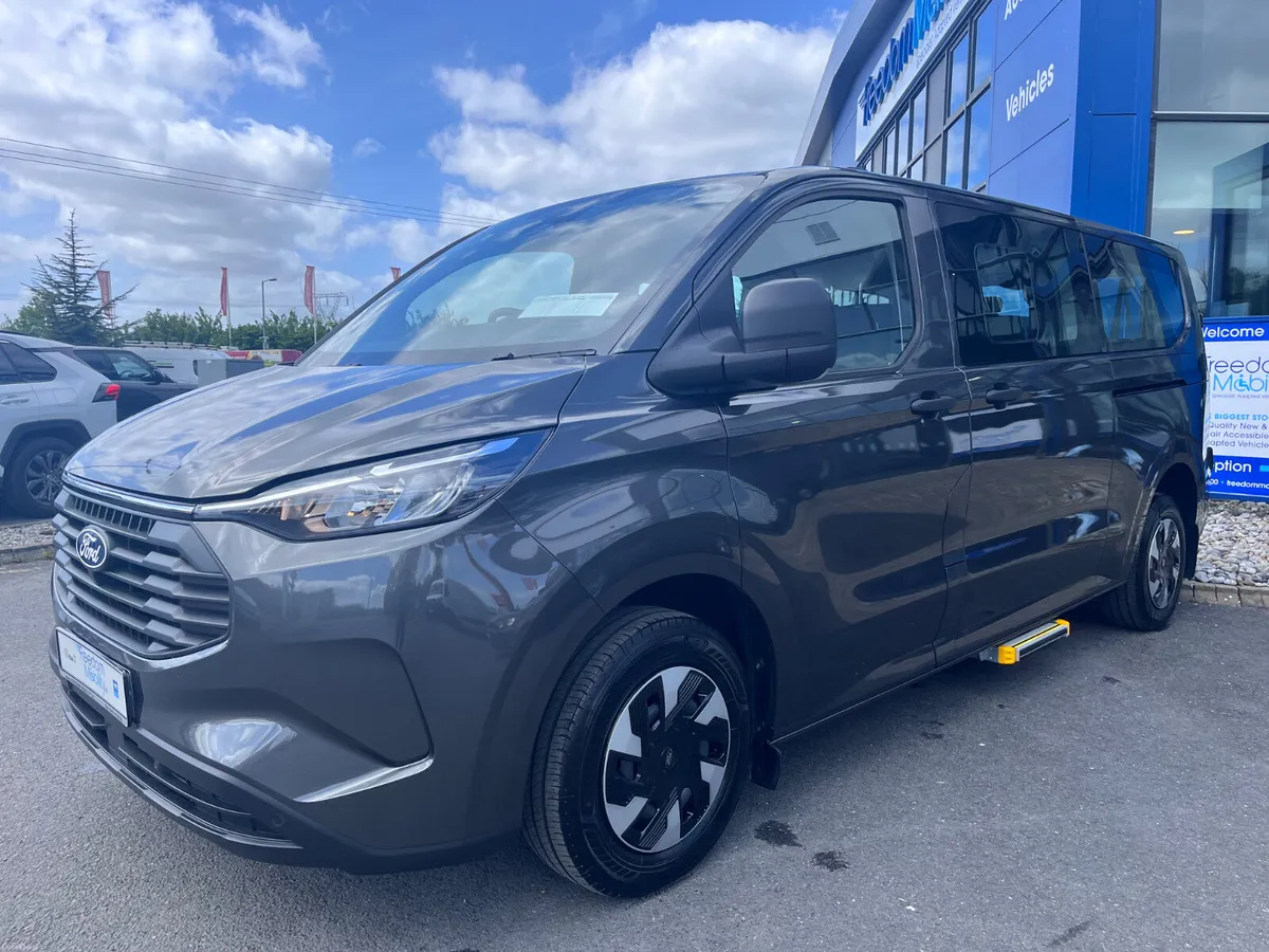 Ford Tourneo Custom 9 Seats PHEV Taxi Spec - Image 3