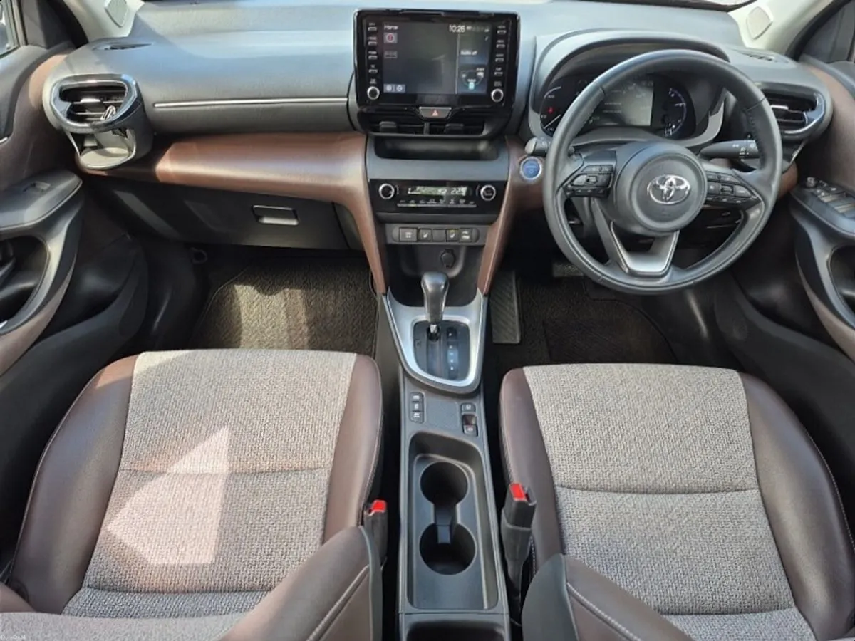 Toyota Yaris Cross ** 1.5 HYBRID ** AUTO ** HUGE S - Image 2