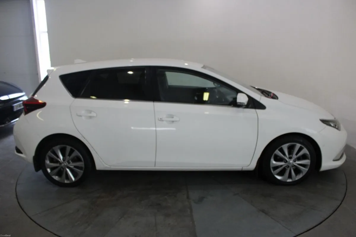 Toyota Auris 1.2 D4-T 5Dr Sol (TENDER19) - Image 3