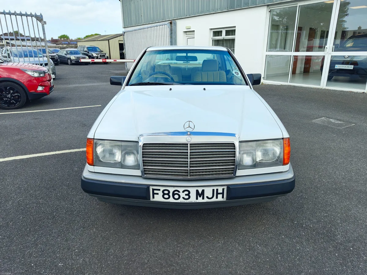 Mercedes-Benz w124 300ce - Image 3