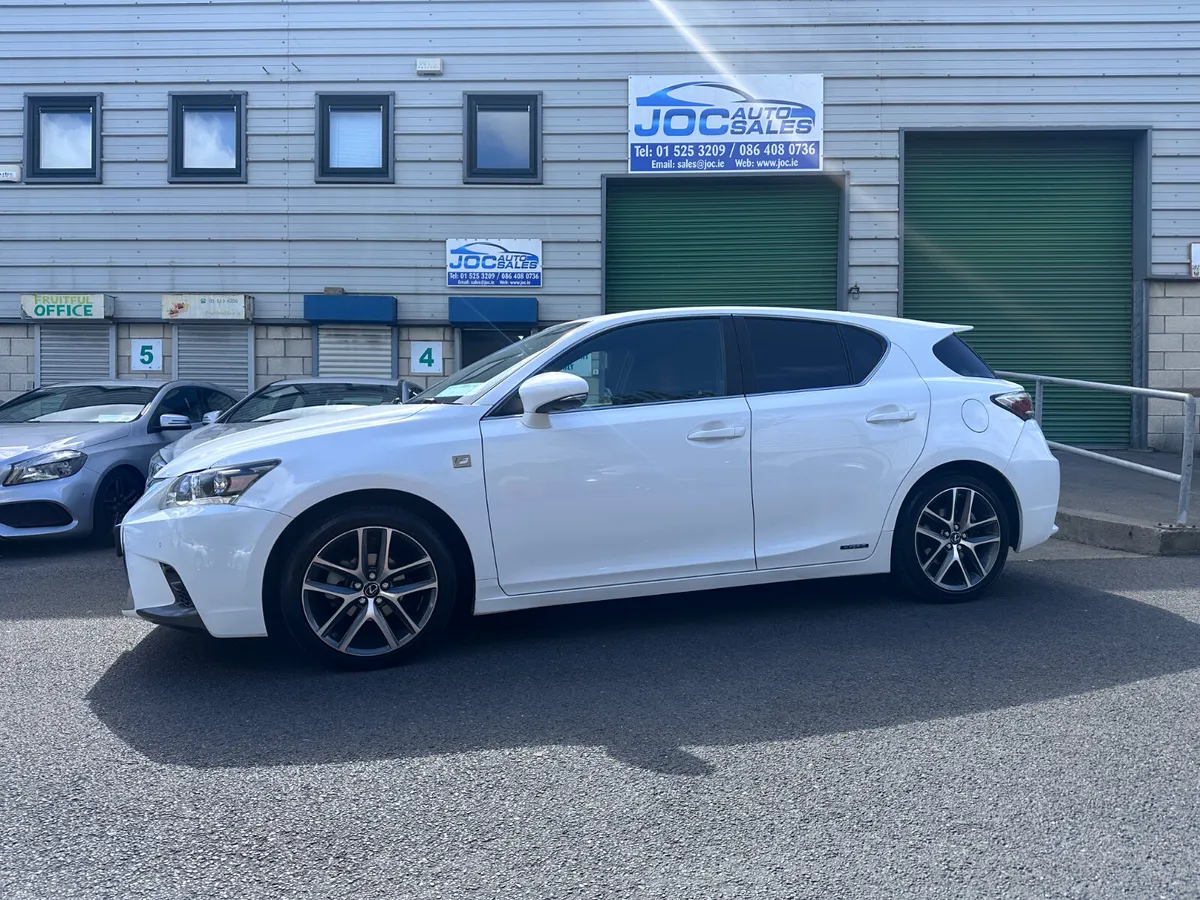 Lexus CT200H F Sport, 2016 - Image 1