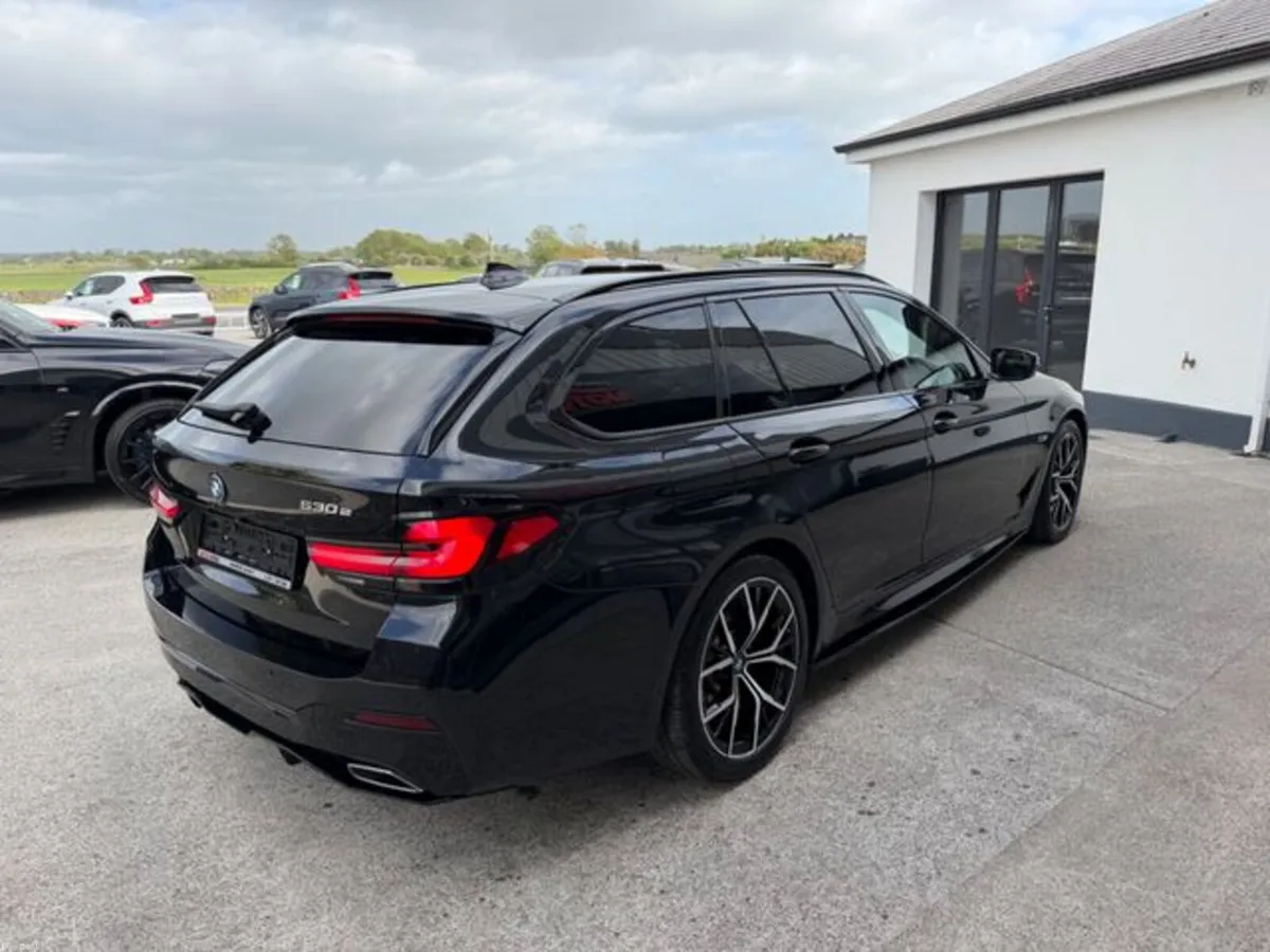 BMW 5-Series 530E M SPORT PRO & COMFORT & TECH PLU - Image 3