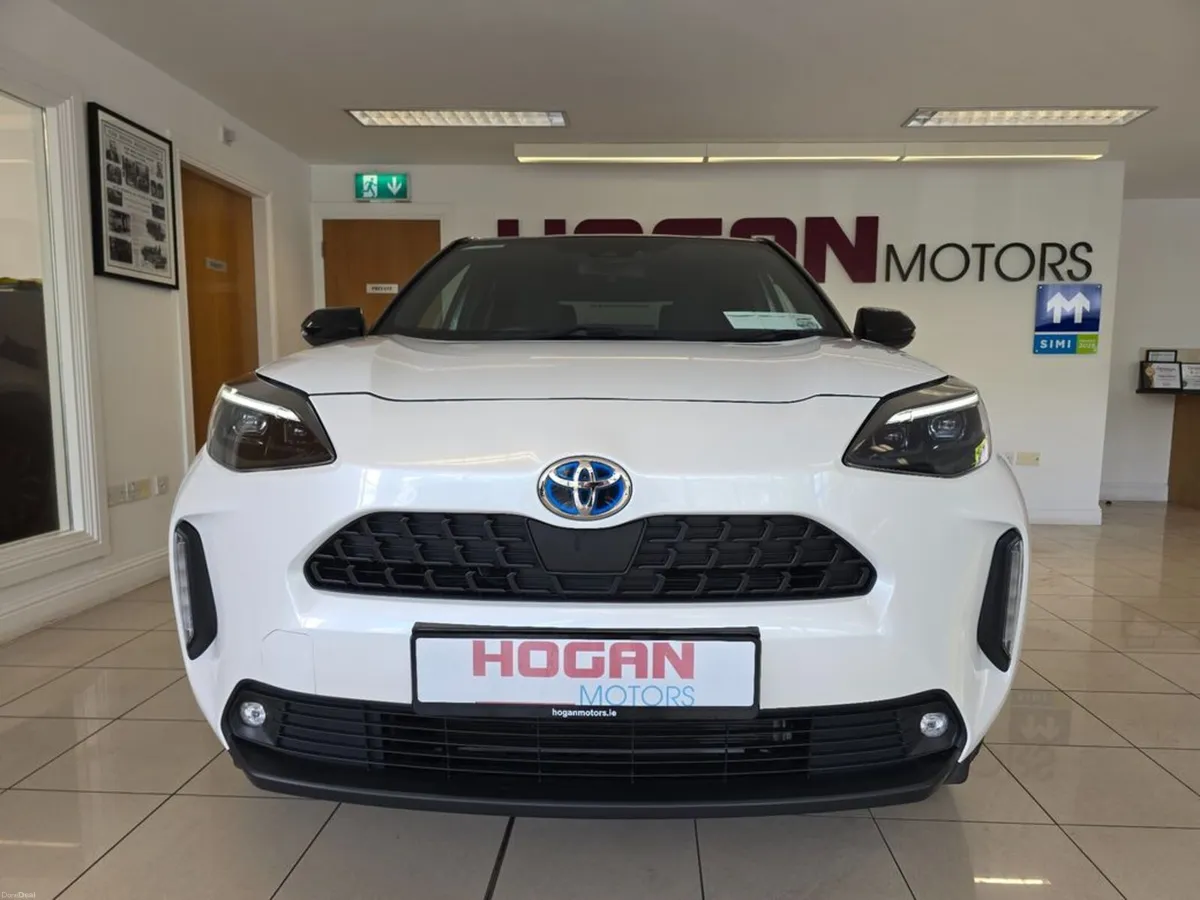 Toyota Yaris Cross Luna Sport Hybrid Automatic * B - Image 2