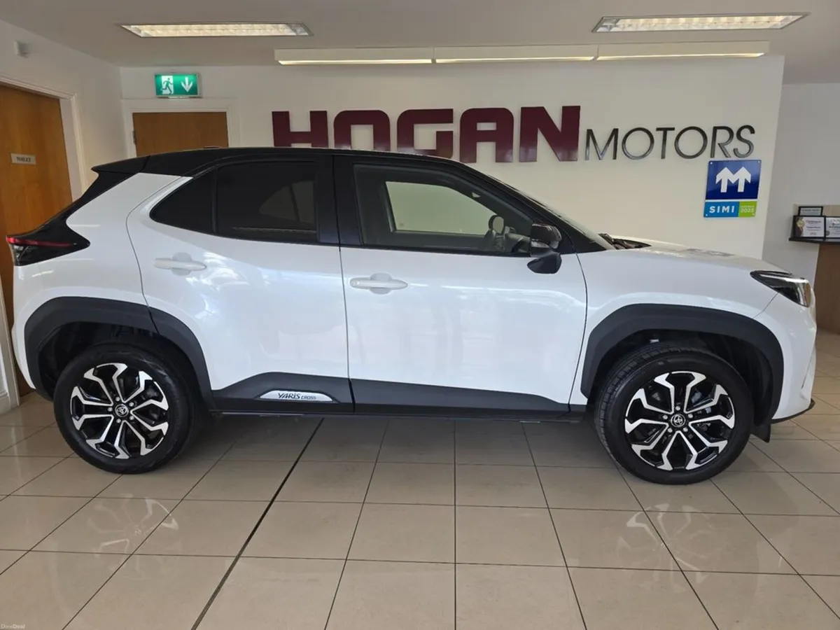 Toyota Yaris Cross Luna Sport Hybrid Automatic * B - Image 3