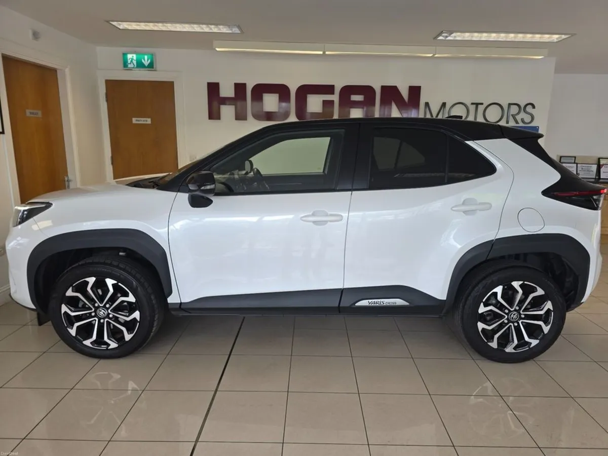 Toyota Yaris Cross Luna Sport Hybrid Automatic * B - Image 4