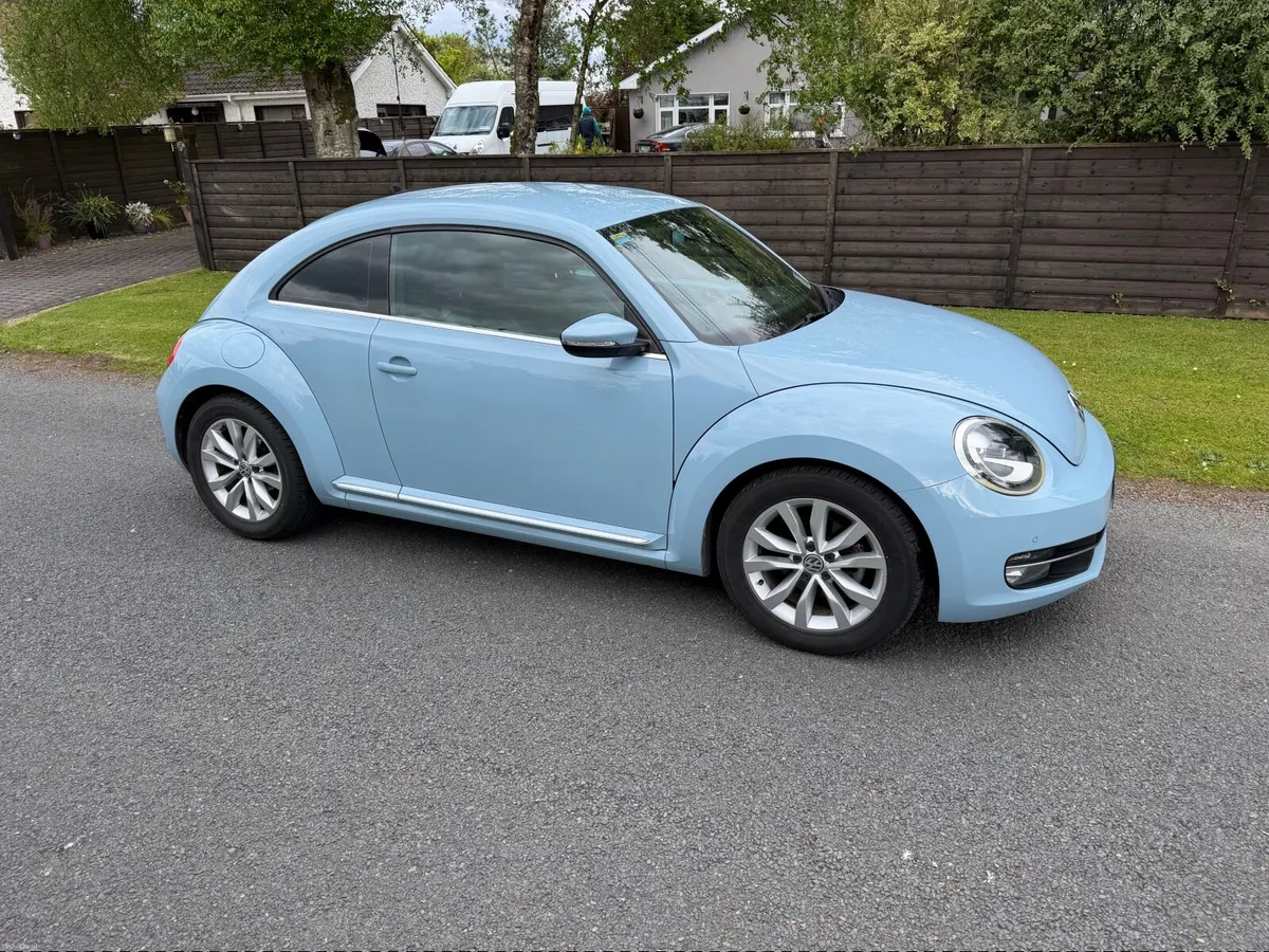 Volkswagen Beetle 2015 - Image 1