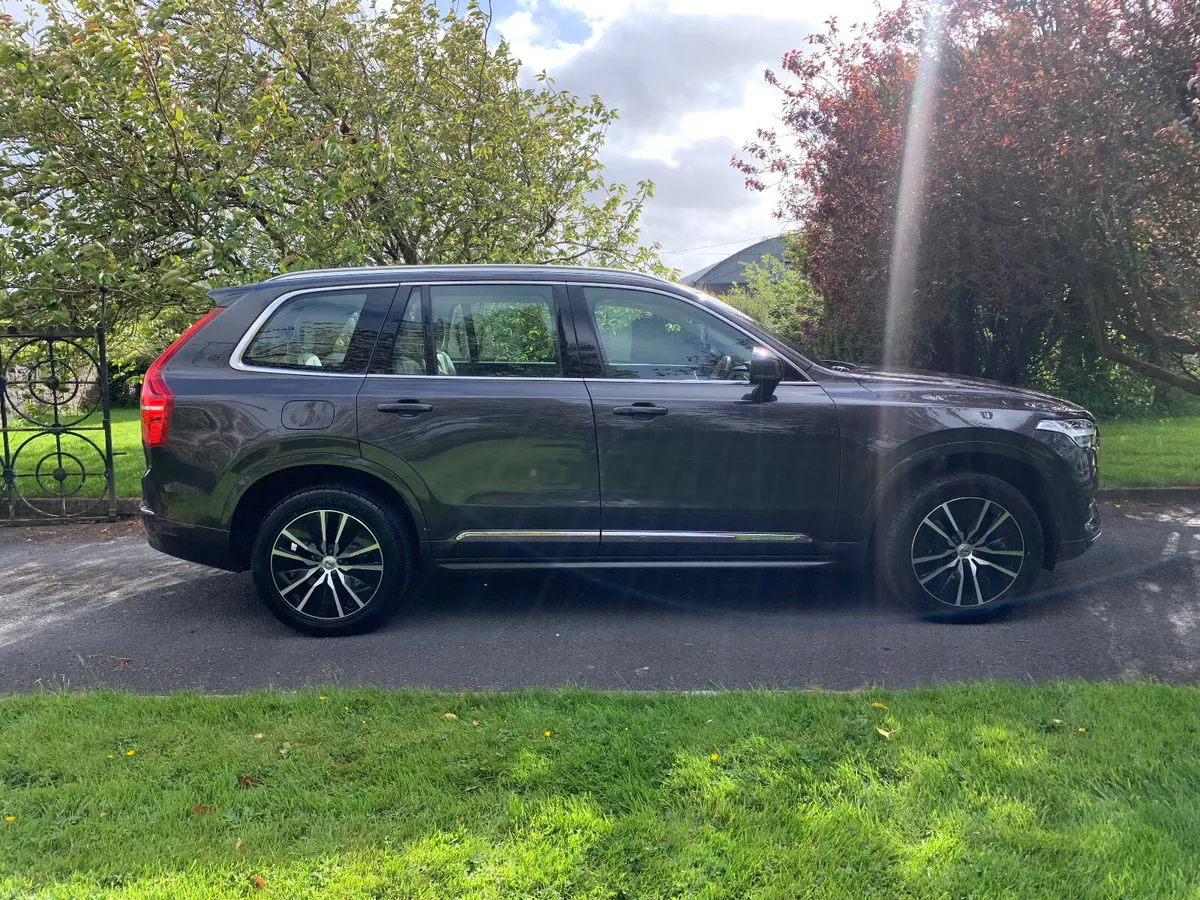 Volvo XC90 T8 PHEV 2023 - Image 2