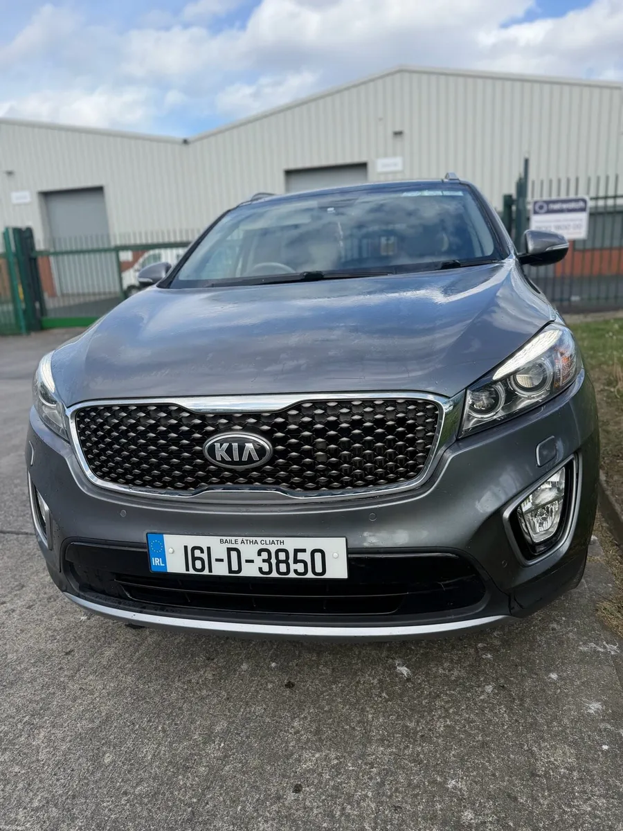 2016 Kia Sorento Automatic 7 seater full pan roof - Image 2